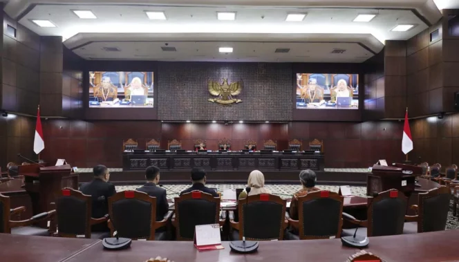 
					Ilustrasi: Sidang uji materi di MK 