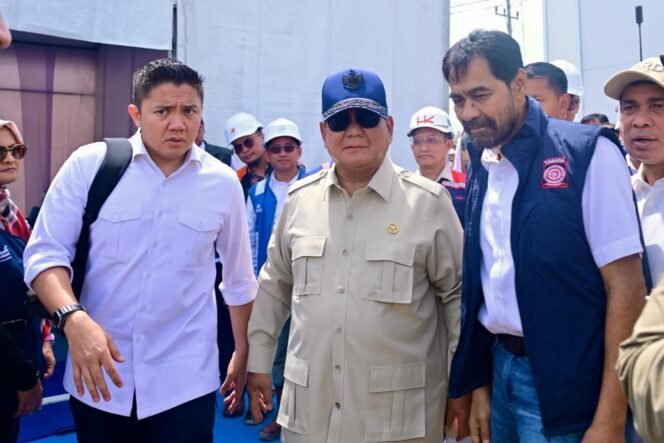 
					Gubernur dan Wagub Aceh Dampingi Presiden Tinjau Hunian Sementara Korban Bencana di Aceh Tamiang ‎