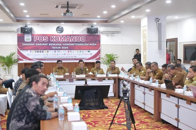 
					Sekretaris Daerah Aceh, M. Nasir menerima audiensi Aliansi Mahasiswa se-Aceh terkait penanganan tahap rekonsiliasi pasca Banjir & Longsor Aceh di Posko tanggap darurat penanganan becana pemerintah Aceh, Banda Aceh, 13/01/2026