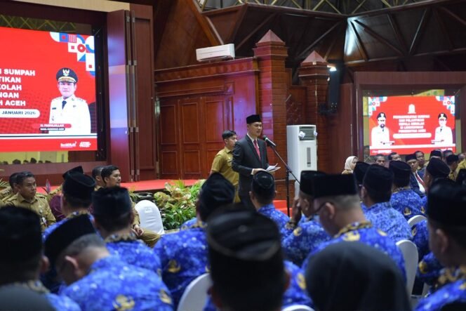 
					Sekretaris Daerah Aceh, M. Nasir, S.IP, MPA melantik Kepala sekolah Di Lingkungan pemerintah Aceh di Anjong Mon Mata, Senin, 26 Januari 2026