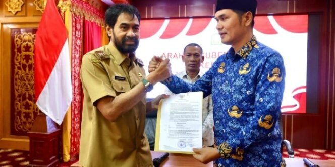 
					Gubernur Aceh Muzakir Manaf, menunjuk Muhammad Nasir, selaku Kepala Dinas Pemuda dan Olahraga sebagai Pelaksana Tugas Sekretaris Daerah Aceh.

Prosesi penunjukan M Nasir berlangsung di restoran Meuligoe Gubernur Aceh dan dihadiri oleh seluruh Kepala Satuan Kerja Perangkat Aceh, Senin (17/3/2025).