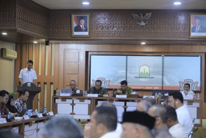 
					Sekda Aceh, M. Nasir, S.IP, MPA menghadiri serta membaca sambutan Gubernur Aceh pada acara Konsultasi Publik Rencana Induk Percepatan Rehabilitasi & Rekontruksi Pasca Bencana Prov. Aceh, Rabu, 4 Februari 2016