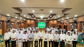 Sekretaris Daerah Aceh, M. Nasir, S.IP, MPA, memberi sambutan pada kegiatan pelepasan tim safari ramadhan pemerintah Aceh Tahun 1447 H di gedung serbaguna Setda Aceh. 27/02/2026