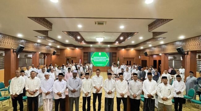 Sekretaris Daerah Aceh, M. Nasir, S.IP, MPA, memberi sambutan pada kegiatan pelepasan tim safari ramadhan pemerintah Aceh Tahun 1447 H di gedung serbaguna Setda Aceh. 27/02/2026