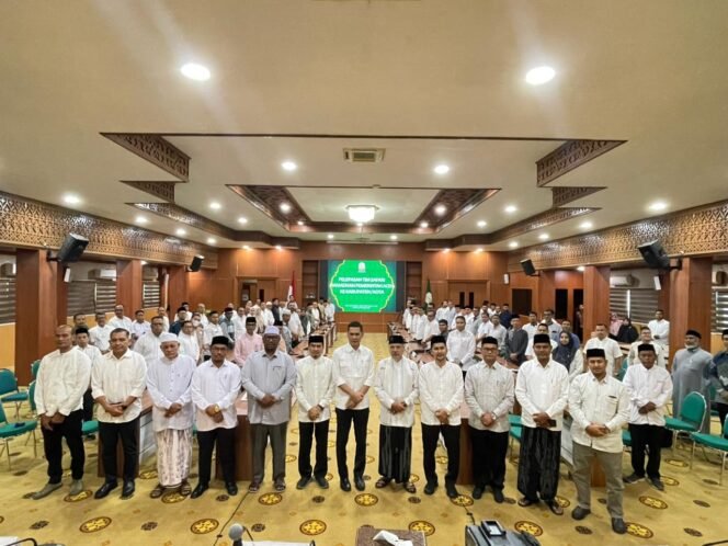 
					Sekretaris Daerah Aceh, M. Nasir, S.IP, MPA, memberi sambutan pada kegiatan pelepasan tim safari ramadhan pemerintah Aceh Tahun 1447 H di gedung serbaguna Setda Aceh. 27/02/2026