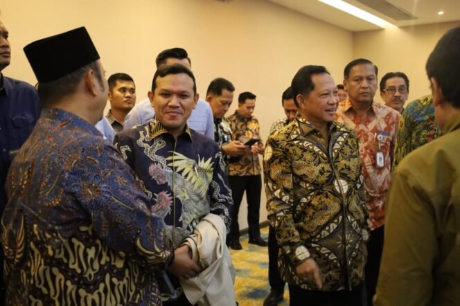 
					Wakil Gubernur Aceh, Fadhlullah, SE menghadiri Rapat Koordinasi Tingkat Menteri Satgas Rehabilitasi & Rekontruksi Pascabencana di Provinsi Aceh, Provinsi Sumatera Utara & Provinsi Sumatera Barat di Ruang Rapat Lantai 14, Gedung Kemenko PMK, Jakarta Pusat, Jum'at, 27 Februari 2026
Turut hadir dalam Rakor MenkoPolhukam, Menko Infrastruktur, Menko PMK, Menko Pembangunan Masyarakat, Mendagri, Menteri Bappenas