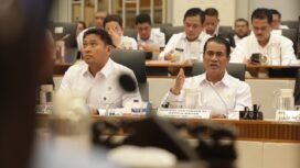 Mentan Andi Amran Sulaiman dan Wamentan Sudaryono saat Rapat Kerja dengan Komisi IV DPR RI di Jakarta. (Foto: Dok. Kementan)