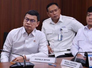 Kepala BPOM Taruna Ikrar saat menghadiri Rapat Koordinasi Terbatas (Rakortas) di Kantor Kementerian Koordinator Bidang Pangan mengatakan program ini menjadi simbol keberhasilan Indonesia dalam menjaga ketersediaan pangan nasional. (Foto: Badan POM)