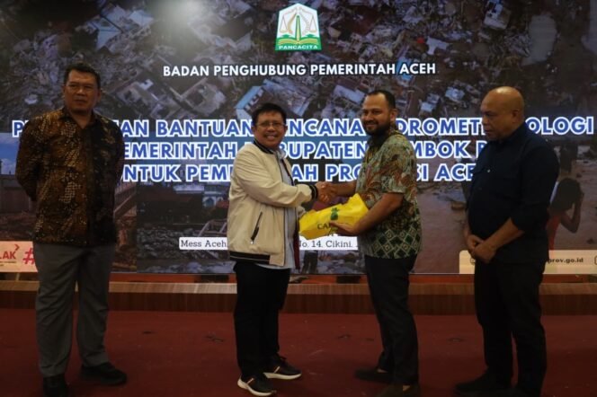 
					Pemkab Lombok Barat Serahkan Bantuan Bencana kepada Aceh