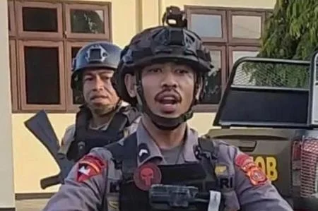 Beredar foto oknum Brimob aniaya siswa Tual yang kini ditangani serius oleh Polda Maluku. (Foto: X)