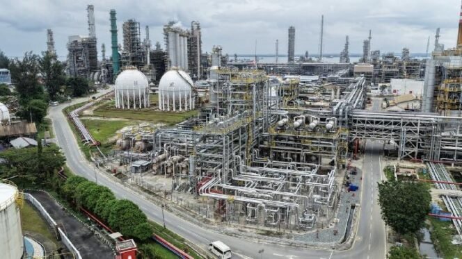 
					Kilang BBM yang dioperasikan PT Kilang Pertamina Internasional (KPI) di Balikpapan. (Foto: PT.Pertamina)