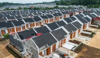 Kompleks perumahan KPR subsidi, Kaliwungu, Kabupaten Kendal, Jawa Tengah, Senin (17/11/2025).  (ANTARAFOTO