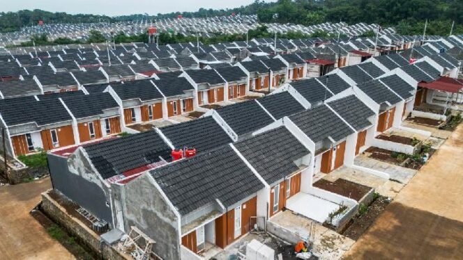 
					Kompleks perumahan KPR subsidi, Kaliwungu, Kabupaten Kendal, Jawa Tengah, Senin (17/11/2025).  (ANTARAFOTO