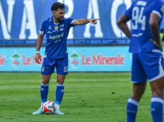 Bek Persib Bandung Frans Putros