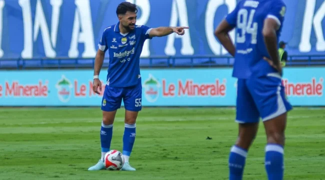 Bek Persib Bandung Frans Putros