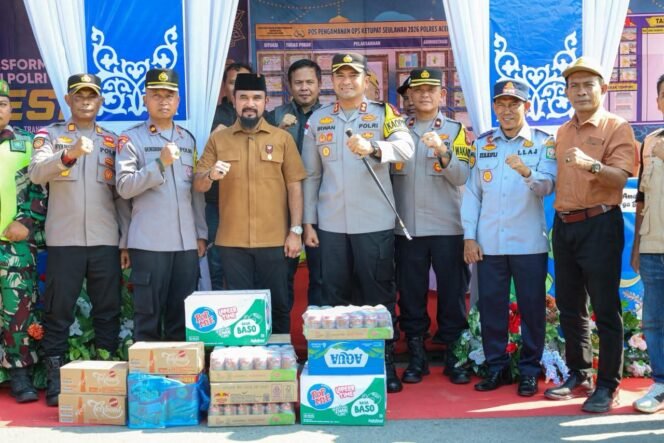 
					Bupati Al- Farlaky dan Kapolres Tinjau Pos Mudik Lebaran di Aceh Timur