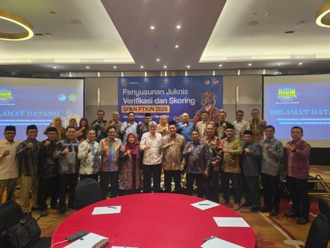 
					

Rektor UIN Ar-Raniry bersama para rektor Perguruan Tinggi Keagamaan Islam Negeri (PTKIN) lainnya saat mengikuti kegiatan penyusunan Petunjuk Teknis (Juknis) Verifikasi dan Skoring SPAN PTKIN 2026 di Jakarta, 28 Februari–1 Maret 2026.