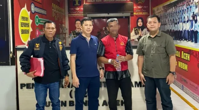 Tim Tangkap Buronan (Tabur) Kejaksaan Tinggi Aceh berhasil mengamankan seorang terpidana yang masuk dalam Daftar Pencarian Orang (DPO) asal Kejaksaan Negeri Banda Aceh. Terpidana atas nama Abdullah M. alias Balah alias Pak Haji bin Mahmud 