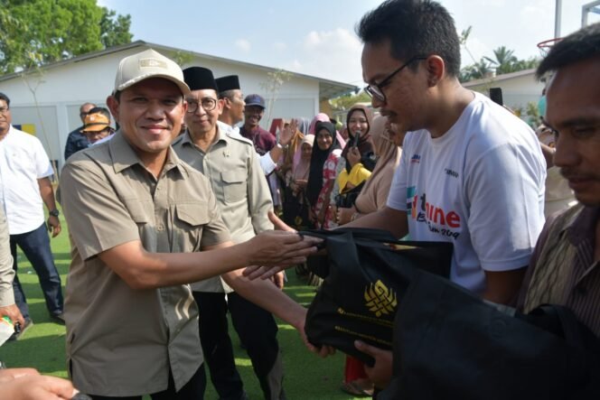 
					Wakil Gubernur Aceh, Fadhlullah, SE bersama Menteri Kebudayaan RI, Fadli Zon, Bupati Aceh Tamiang, Armia Fadmi meninjau situs sejarah, temu seniman, dialog singkat serta menyerahkan bantuan kepada seniman, warga dan keluarga istana,  di Desa Landuh, Kemukiman Imam Balai, Kecamatan Rantau, Kabupaten Aceh Tamiang, Sabtu, 7/03/2026.