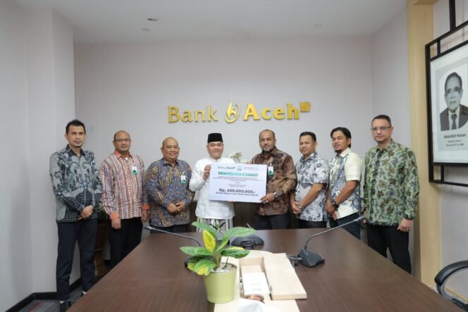 
					Bank Aceh Salurkan Zakat Karyawan Rp1,43 Miliar Melalui Baitul Mal