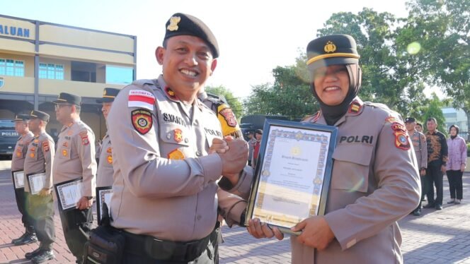 
					Enam Polsek Jajaran Polresta Banda Aceh Terima Penghargaan Kebersihan