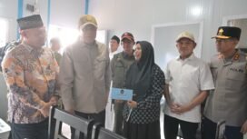 Wakil Gubernur Aceh, Fadhlullah SE, mendampingi Menteri Koordinator Bidang Politik dan Keamanan Republik Indonesia, Djamari Chaniago, meresmikan hunian tetap (Huntap) bagi masyarakat terdampak bencana hidrometeorologi di Desa Kuala Cangkoy, Kecamatan Lapang, Kabupaten Aceh Utara, Sabtu (14/3/2026).
