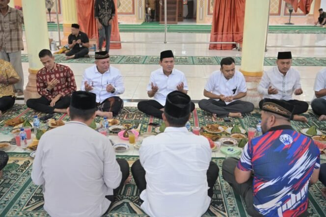 
					Wakil Gubernur Aceh,  Fadlullah SE, menghadiri undangan Bupati Aceh Utara H. Ismail A.Jalil, SE, MM untuk Buka Puasa bersama dengan Masyarakat Gampong Matang Drien sekitar 1000 lebih di Masjid Baitul Ghafur, Gp. Matang Drien, Kec. Tanah Jambo Aye, Aceh Utara. 14/3/2026