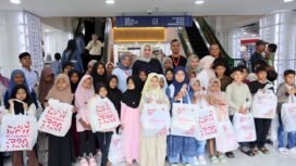 Ketua PKK Aceh Marlina Muzakir Belanja Pakaian Lebaran Bersama Anak Yatim, Fakir Miskin dari kab. Pidie
Plaza Aceh (Hermes Mall) Minggu, 15/3/2026, Banda Aceh