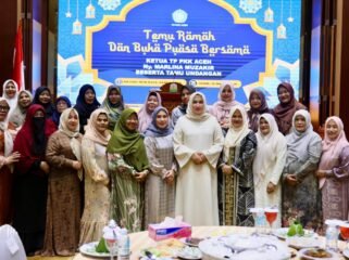 Ketua TP PKK Aceh Marlina Muzakir, didampingi ketua staf Ahli TP-PKK Aceh Mukarramah Fadhlullah serta Ketua DWP Aceh Malahayati M.Nasir beserta jajaran menggelar silaturrahmi dan buka puasa bersama dengan lintas organisasi kewanitaan se-Aceh, di Anjong Mon Mata komplek Meuligoe Gubernur Aceh, Senin (16/3/2026) sore.
