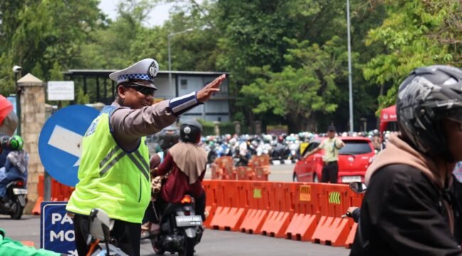 Kepolisian Negara Republik Indonesia menyampaikan bahwa pelaksanaan Operasi Ketupat 2026 pada hari ke-10 berjalan aman dan kondusif.