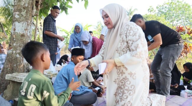 Ketua TP PKK Aceh Marlina Muzakir, bersilaturrahmi dan menyantuni puluhan anak yatim,  kurang mampu dan  lansia serta berziarah ke makam ananda Banta Syarif bin Muzakir Manaf di Gampong Mane Kawan Kecamatan Seunuddon, Senin (23/3/2026) sore.