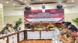 Sekda Aceh Muhammad Nasir bersama tim Itjen Kemendagri menggelar rapat monitoring dan evaluasi penggunaan tambahan anggaran Transfer ke Daerah (TKD) 2026 bersama beberpa Kepala SKPA di Kantor Gubernur Aceh, Senin (30/1/2026).