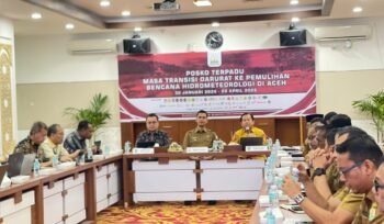 Sekda Aceh Muhammad Nasir bersama tim Itjen Kemendagri menggelar rapat monitoring dan evaluasi penggunaan tambahan anggaran Transfer ke Daerah (TKD) 2026 bersama beberpa Kepala SKPA di Kantor Gubernur Aceh, Senin (30/1/2026).