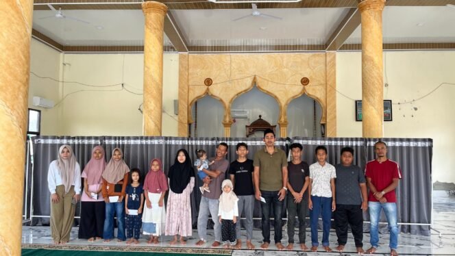 
					Jelang Idul Fitri, Pemerintah Desa Blang Bayu Santuni Anak Yatim