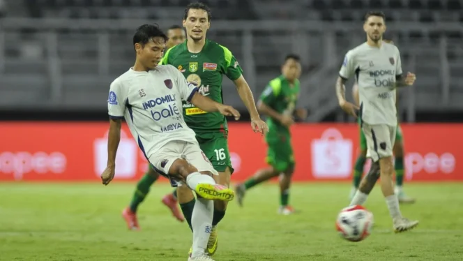 
					Carlos Pena Sesali Kegagalan Konversi Peluang di Surabaya