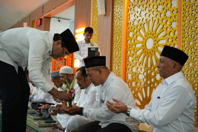 
					Rektor UIN Ar-Raniry Lepas 26 Jamaah Calon Haji 2026