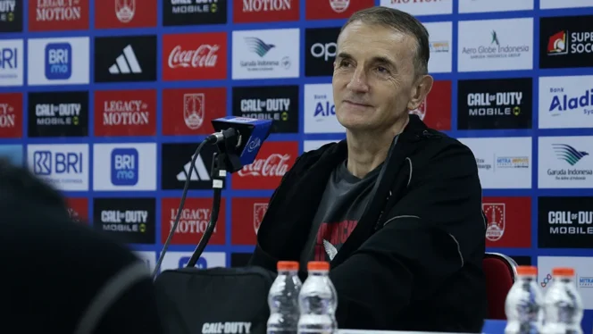 
					Pelatih kepala Persis, Milomir Seslija