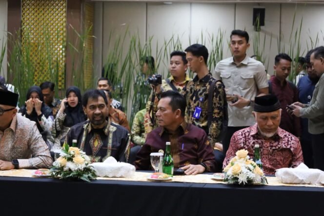 
					Gubernur Aceh, Muzakir Manaf, menghadiri Entry Meeting Pemeriksaan Laporan Keuangan Pemerintah Daerah (LKPD) Tahun 2025