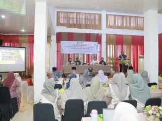 Kakankemenag Aceh Besar H Saifuddin SE membuka sosialisasi pencegahan paham IRET bersama Densus 88 AT di Aula Dekranasda Aceh Besar, Rabu, 15 April 2026.


Foto/Humas Kemenag Aceh Besar