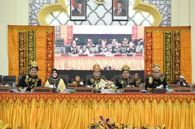 
					Sidang paripurna istimewa HUT ke 821 Kota Banda Aceh, Rabu (22/4/2026) di gedung DPRK setempat.