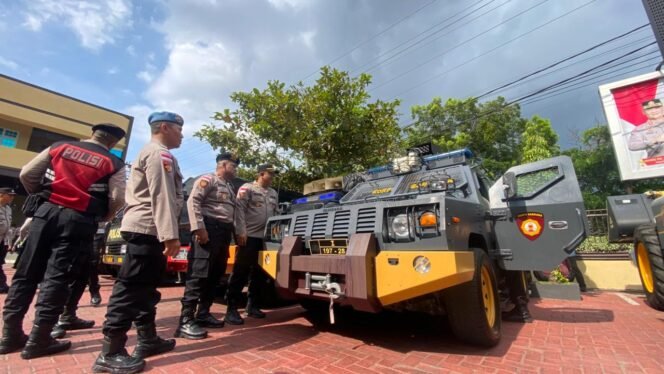 
					Apel pagelaran sarana dan prasarana (sarpras) di halaman Mapolresta, Minggu (26/4/2026) siang.