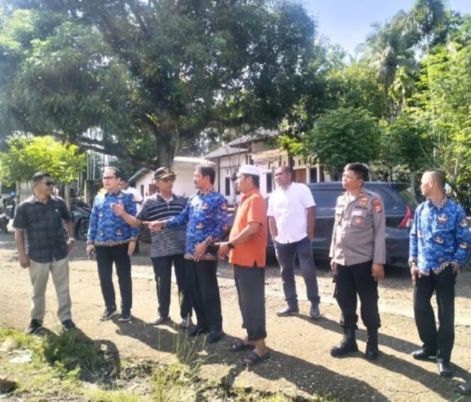 
					Wakil Bupati Aceh Besar didampingi Kepala Dinas PUPR Aceh Besar, Camat Lembah Seulawah, serta unsur Forkopimcam, mukim dan keuchik meninjau lokasi rencana pembangunan Kantor Camat Lembah Seulawah, Jumat (17/4/2026). FOTO/MC ACEH BESAR