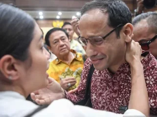 aksa penuntut umum (JPU) ikut menuntut mantan Menteri Pendidikan dan Kebudayaan Nadiem Anwar Makarim membayar uang pengganti sebesar Rp5,68 triliun dalam kasus dugaan korupsi pengadaan laptop Chromebook dan Chrome Device Management (CDM).