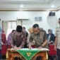 Keterangan foto:
Rektor UIN Ar-Raniry Banda Aceh Prof Mujiburrahman bersama Sekdakab Pidie Samsul Azhar menandatangani nota kesepahaman antara UIN Ar-Raniry dan Pemkab Pidie di Ruang Kerja Bupati Pidie, Kamis (21/5/2026).