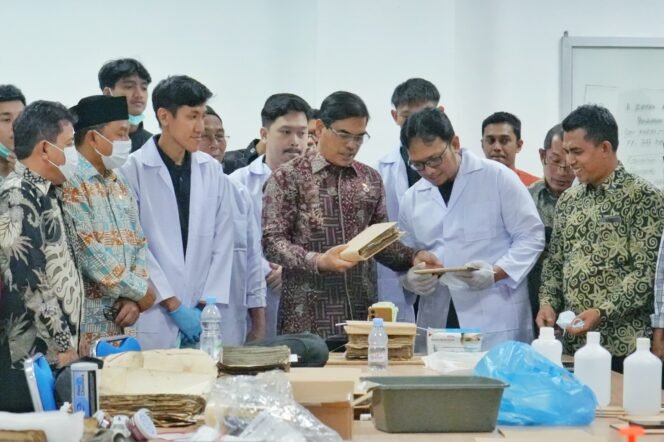 
					PNRI dan UIN Ar-Raniry Restorasi 130 Naskah Kuno Aceh Terdampak Banjir