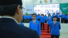 Rektor Prof Dr Mujiburrahman MAg resmi melantik pengurus Dewan Eksekutif Mahasiswa (DEMA) dan Senat Mahasiswa (SEMA) UIN Ar-Raniry periode 2026–2027, Minggu (24/5/2026) malam.