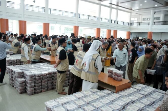 
					UIN Ar-Raniry Sembelih 64 Sapi, Bagikan 4.000 Paket Daging Kurban Hadiah UEA