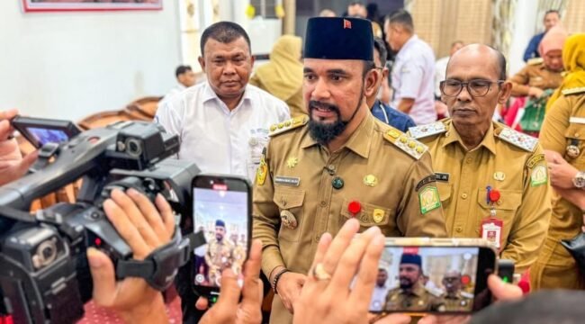 Bupati Aceh Timur Iskandar Usman Al-Farlaky, S.H.I, M.Si