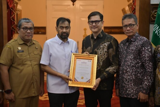 
					Gubernur Aceh Raih Penghargaan Nasional Top Pembina BUMD 2026