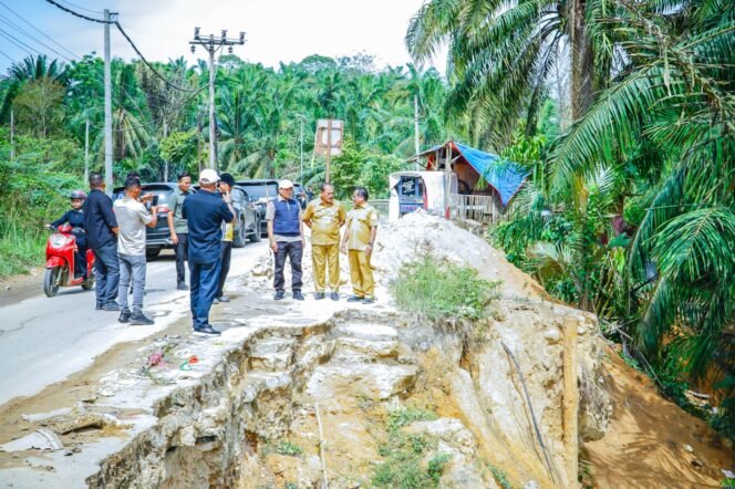
					Wakil Gubernur Aceh Tinjau Infrastruktur Jalan dan Perusahaan Air Minum di Aceh Tamiang